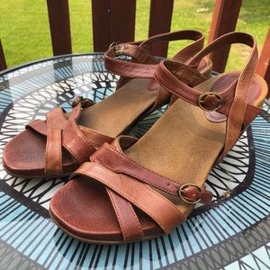 Essence by aetrex leather heels